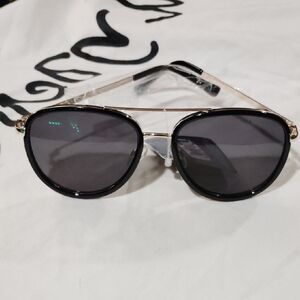 Stylish Black Aviator Sunglasses